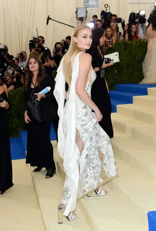 Sophie Turner photo 18 of 479