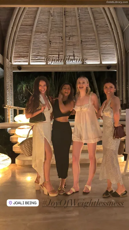 Sophie Turner photo 22 of 479