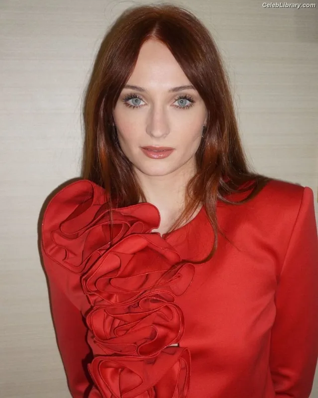 Sophie Turner photo 6 of 479
