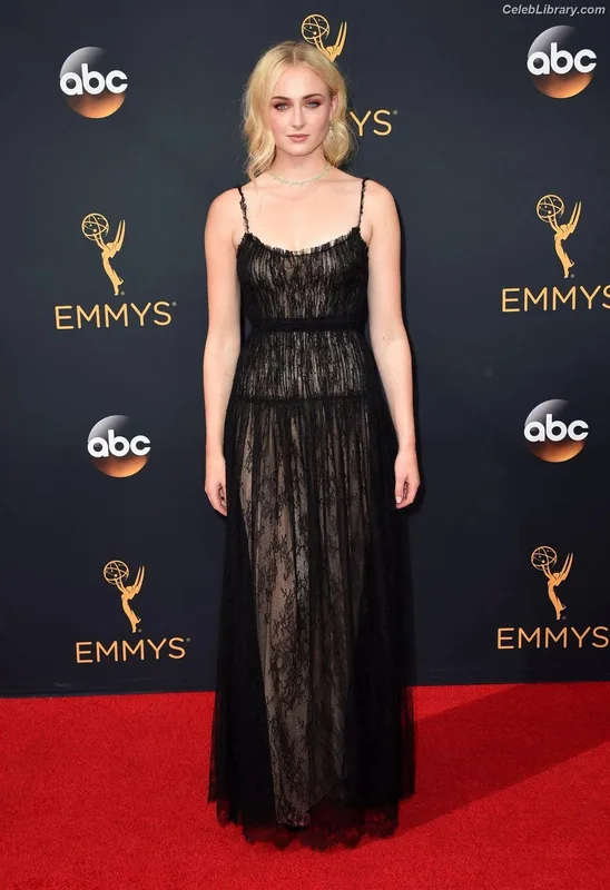 Sophie Turner photo 13 of 479