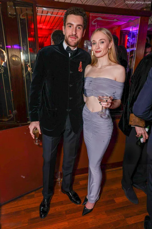 Sophie Turner photo 19 of 479