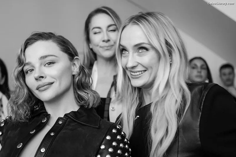 Sophie Turner photo 20 of 479