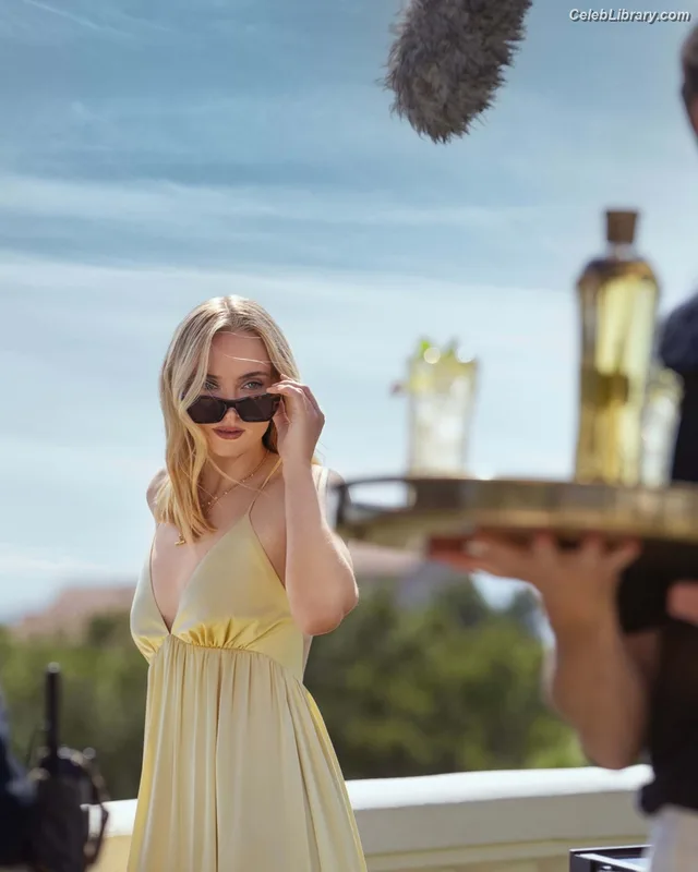Sophie Turner photo 5 of 479
