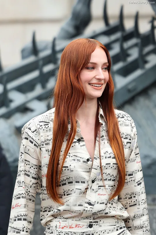 Sophie Turner photo 12 of 479