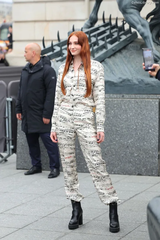 Sophie Turner photo 15 of 479