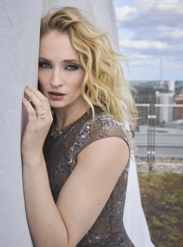 Sophie Turner photo 22 of 479
