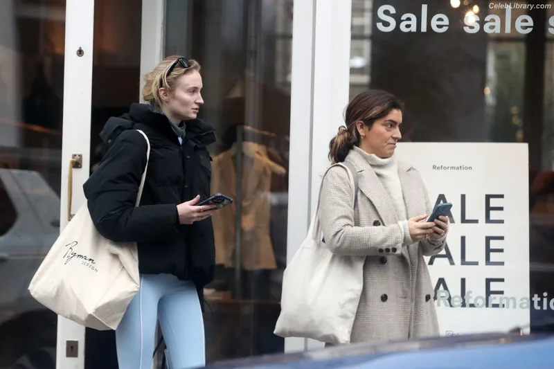 Sophie Turner photo 24 of 479