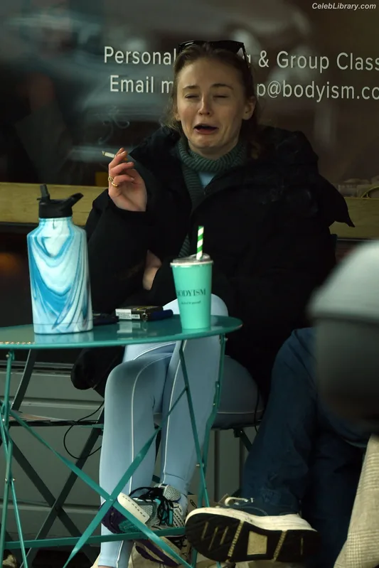Sophie Turner photo 2 of 479