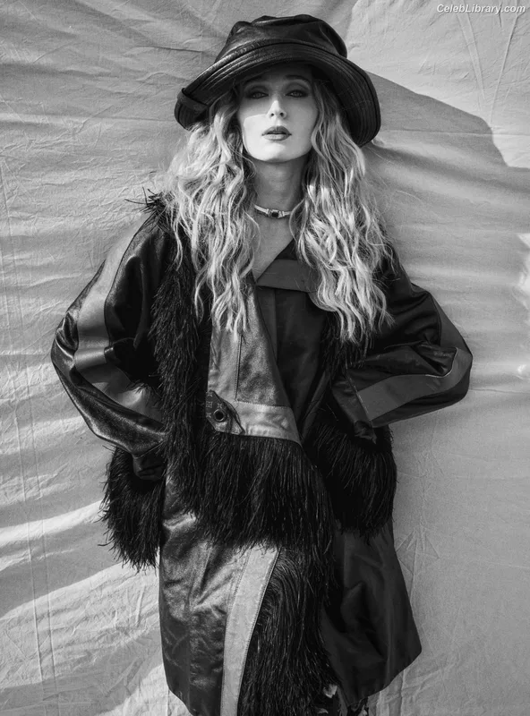 Sophie Turner photo 17 of 479