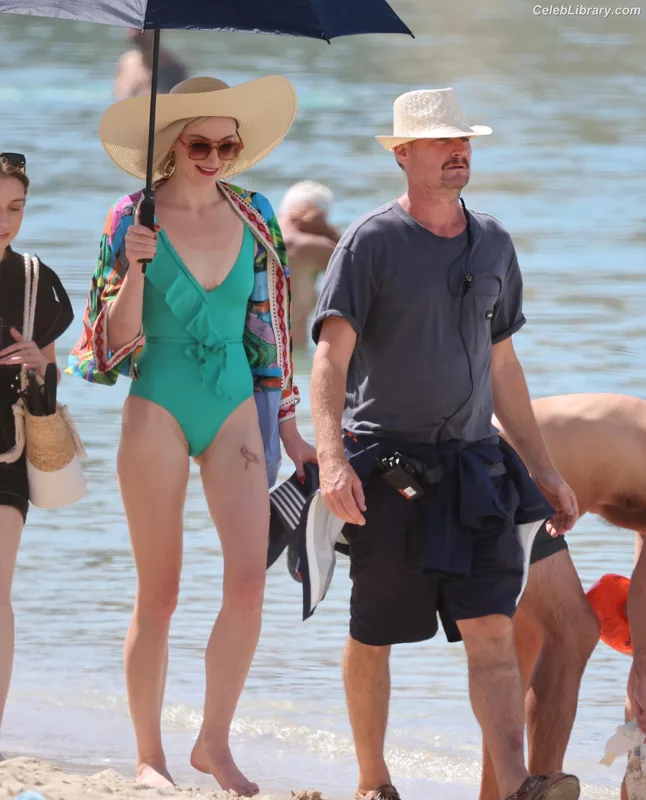 Sophie Turner photo 23 of 479