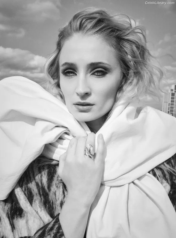 Sophie Turner photo 4 of 479