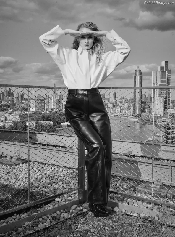 Sophie Turner photo 6 of 479