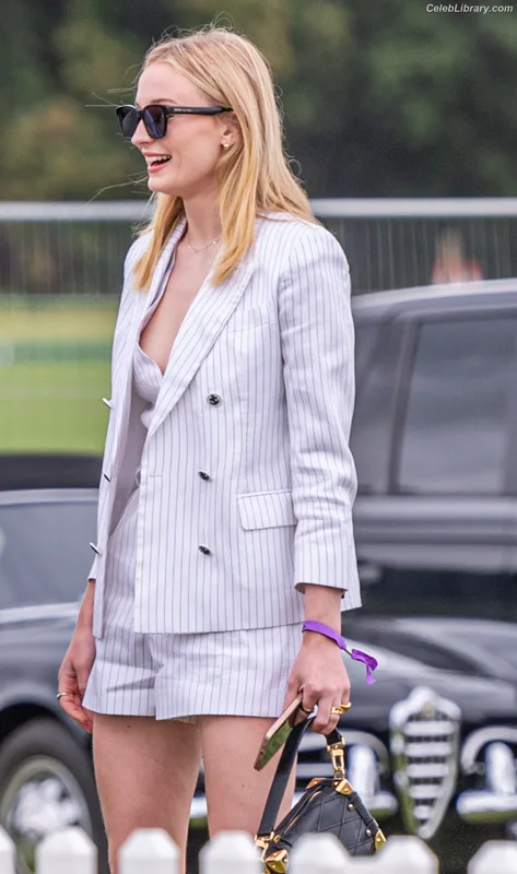 Sophie Turner photo 16 of 479