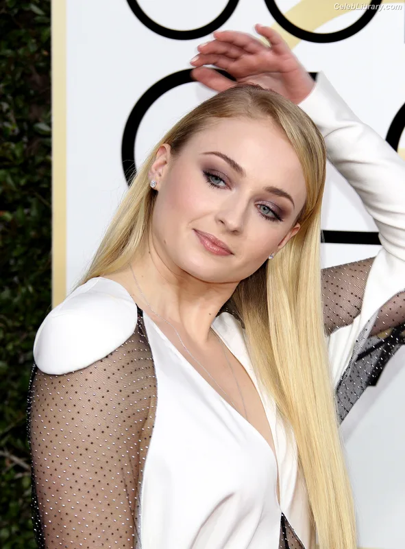 Sophie Turner photo 19 of 479