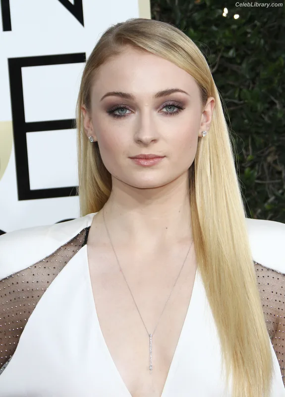 Sophie Turner photo 24 of 479