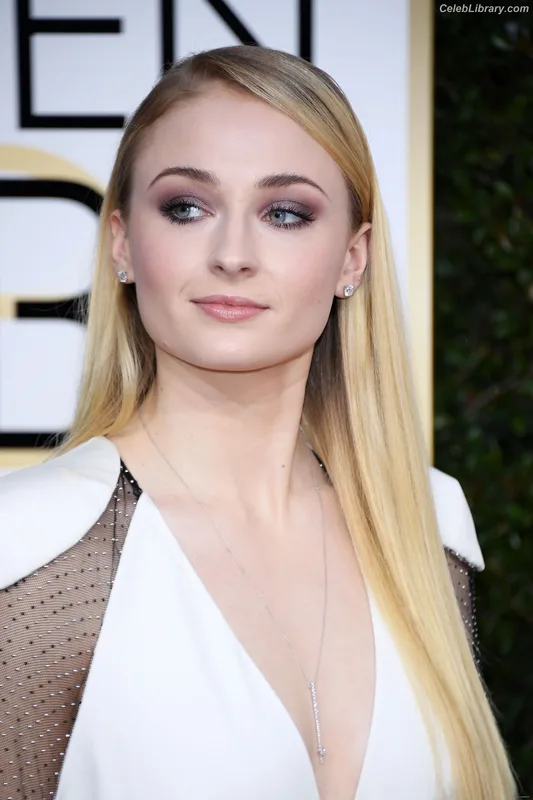 Sophie Turner photo 6 of 479