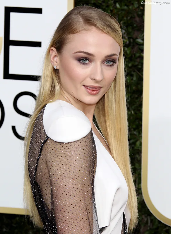Sophie Turner photo 10 of 479