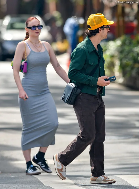 Sophie Turner photo 4 of 479