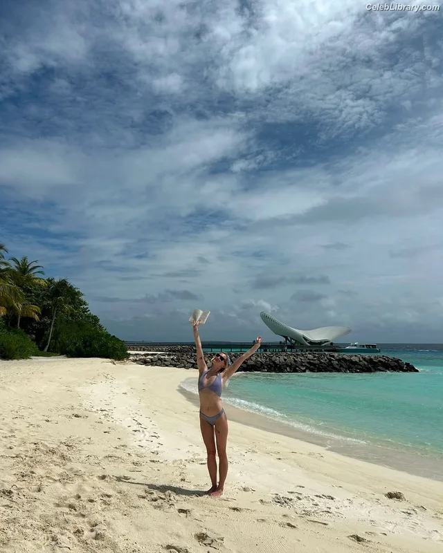 Sophie Turner photo 10 of 479