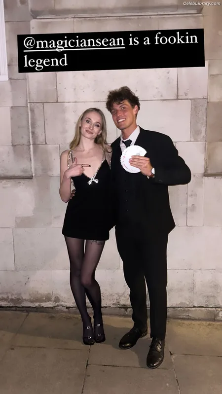 Sophie Turner photo 15 of 479