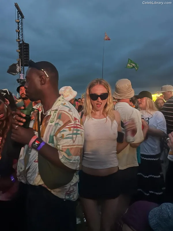 Sophie Turner photo 16 of 479