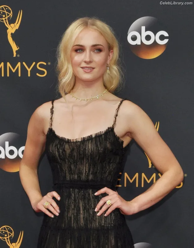 Sophie Turner photo 8 of 479