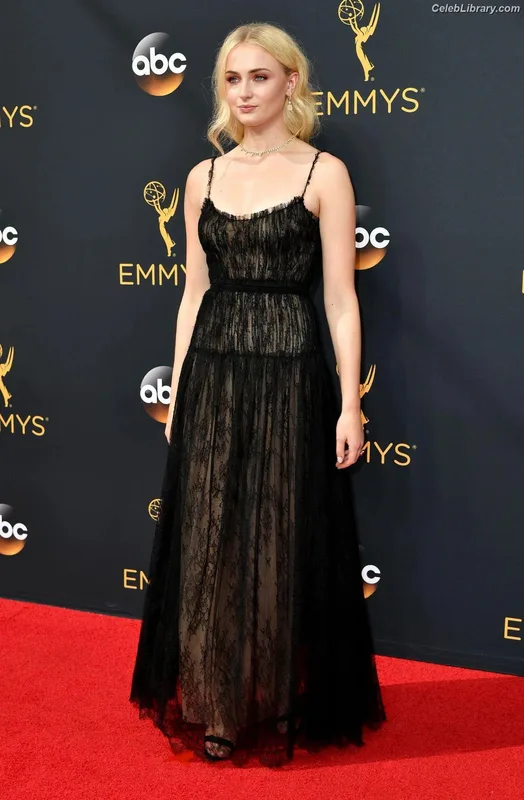 Sophie Turner photo 9 of 479