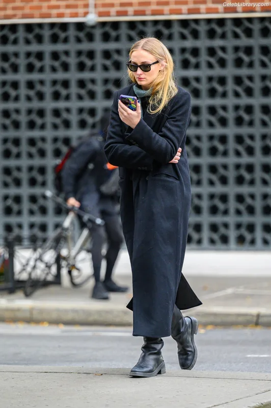 Sophie Turner photo 18 of 479