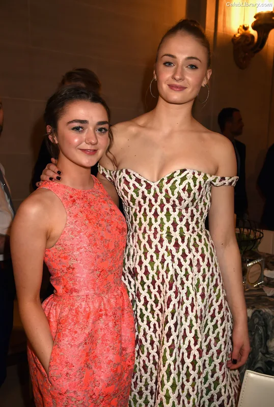 Sophie Turner photo 21 of 479