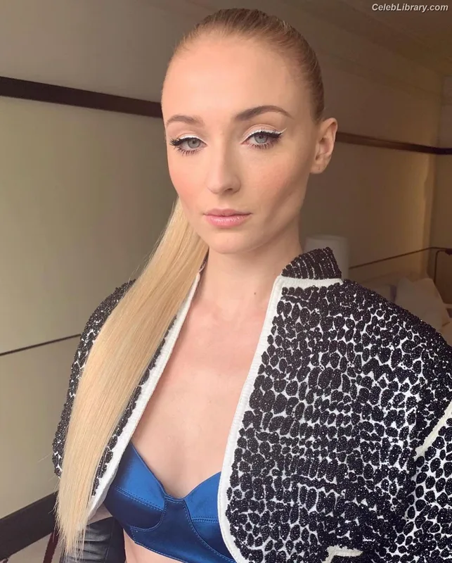 Sophie Turner photo 5 of 479