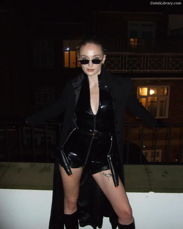 Sophie Turner photo 18 of 479