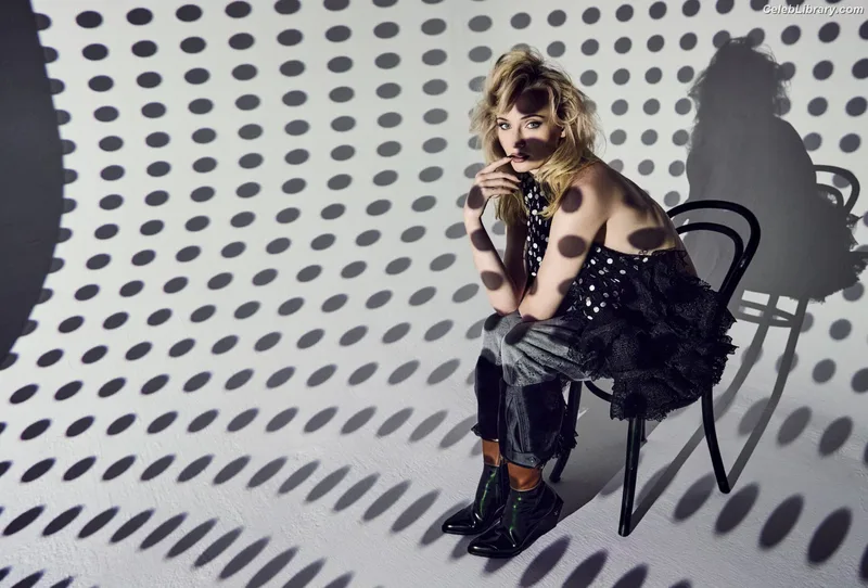 Sophie Turner photo 20 of 479