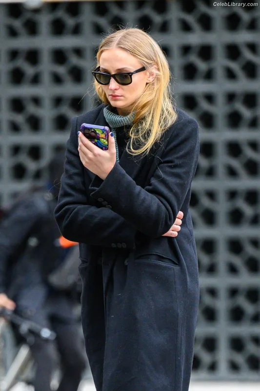 Sophie Turner photo 7 of 479