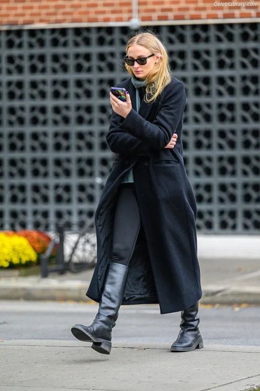 Sophie Turner photo 16 of 479