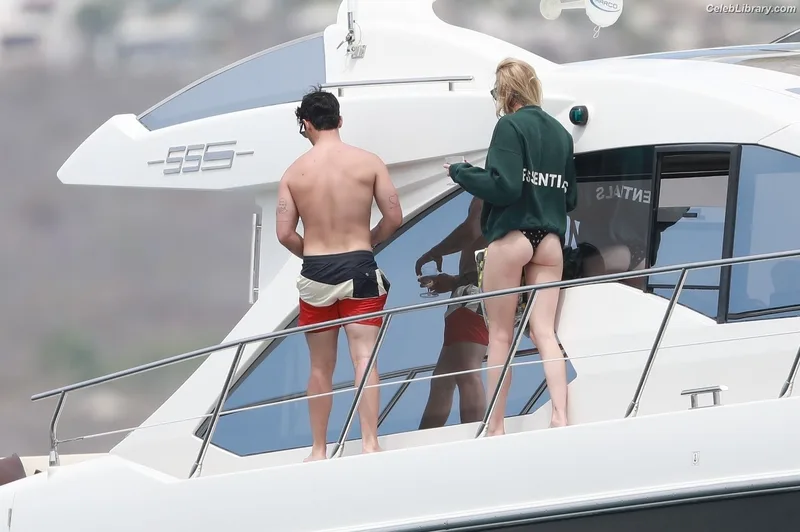 Sophie Turner photo 18 of 479