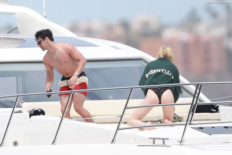 Sophie Turner photo 19 of 479