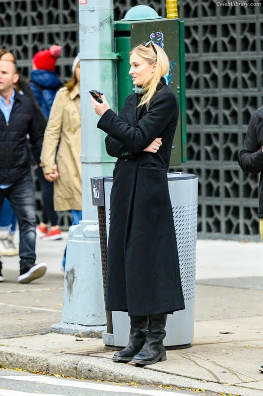 Sophie Turner photo 8 of 479