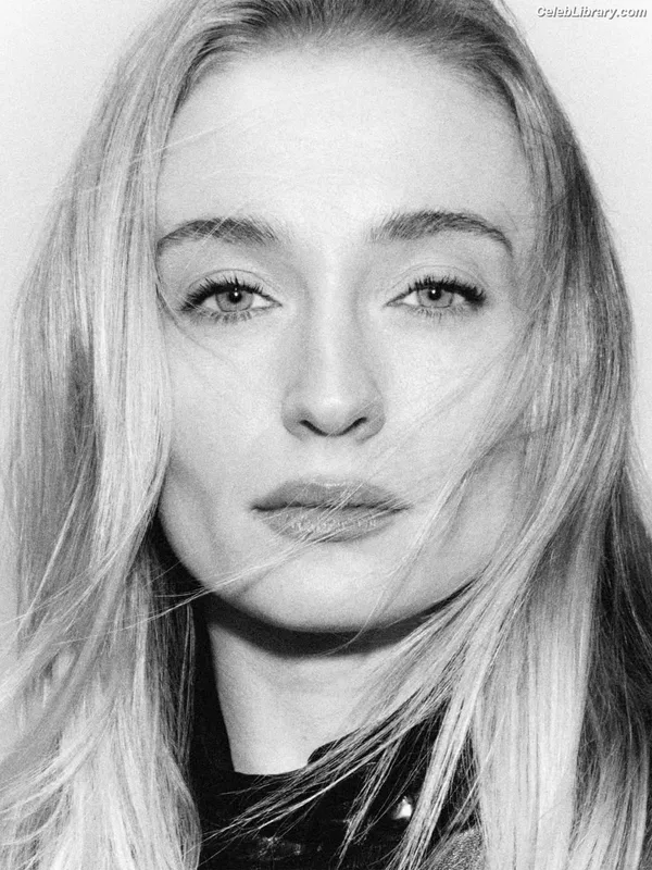 Sophie Turner photo 23 of 479