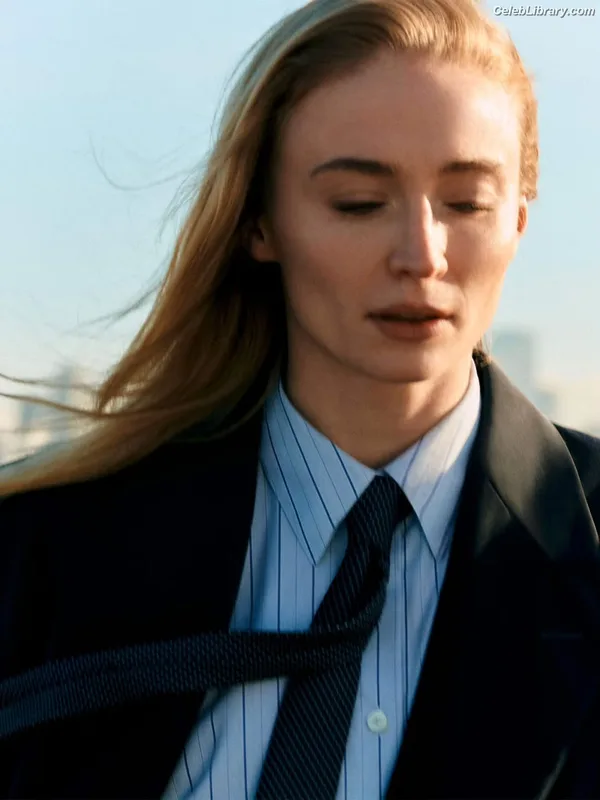 Sophie Turner photo 3 of 479