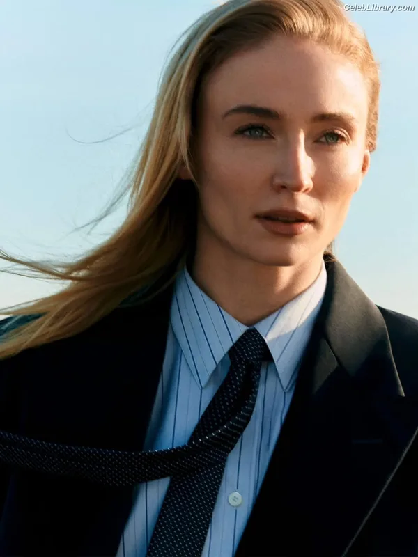 Sophie Turner photo 4 of 479