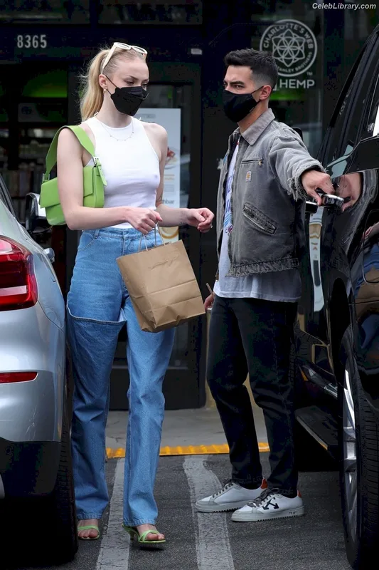 Sophie Turner photo 19 of 479