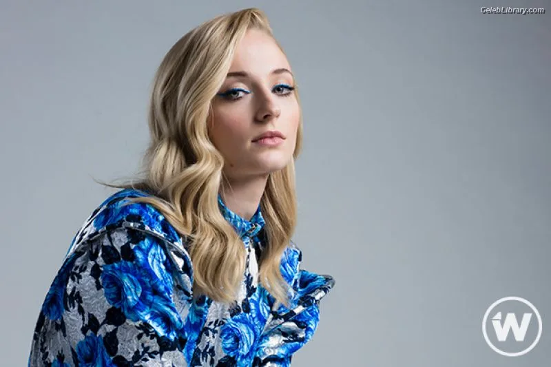 Sophie Turner photo 21 of 479