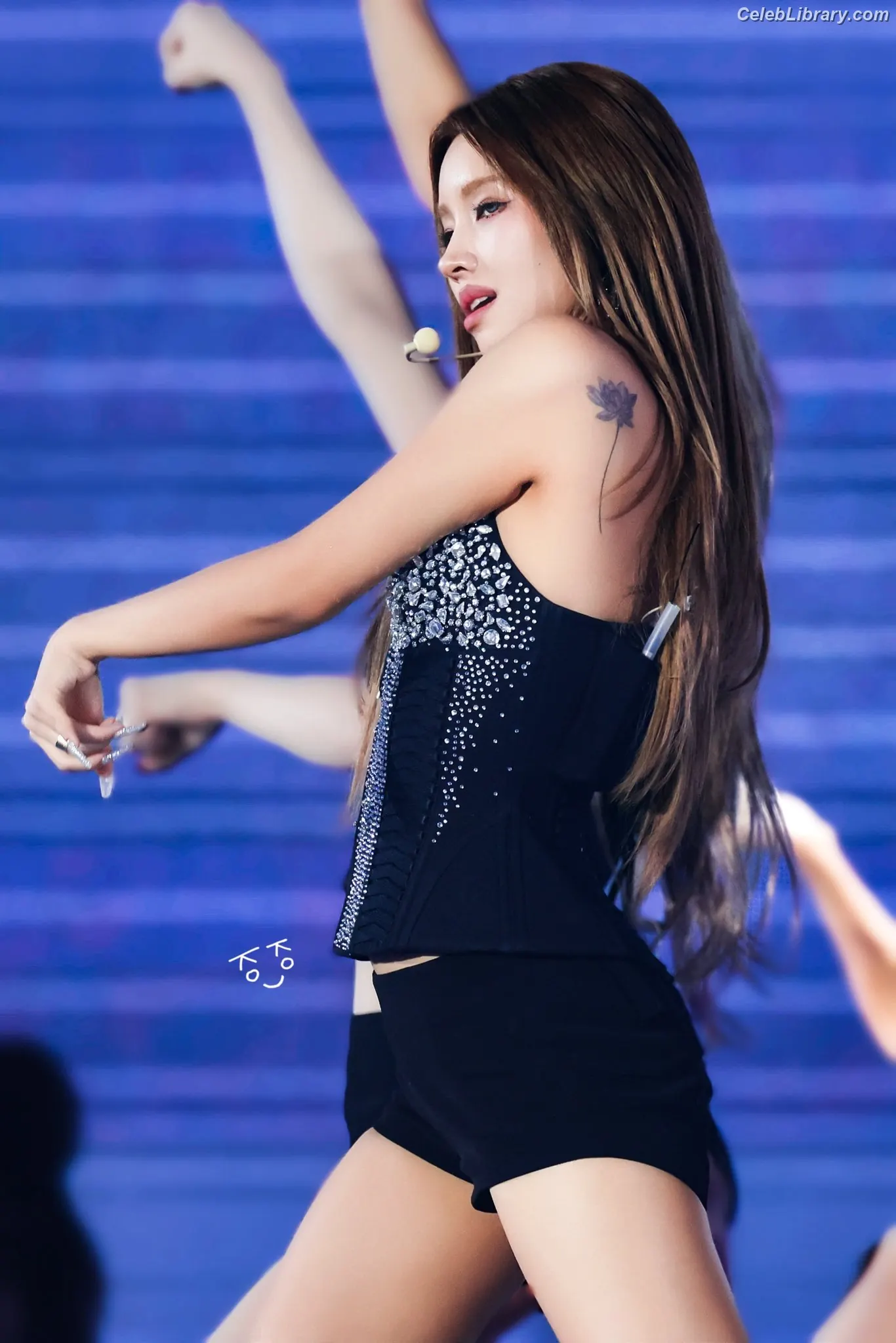 Soyeon  (G)I-IDLE photo 4 of 821