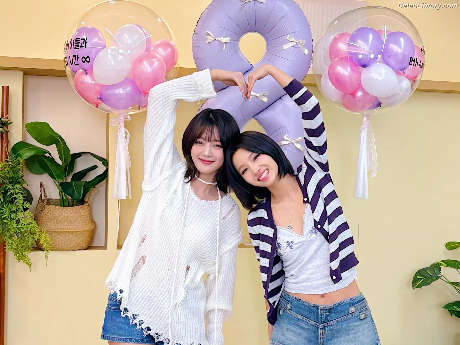 Soyeon  (G)I-IDLE photo 12 of 821