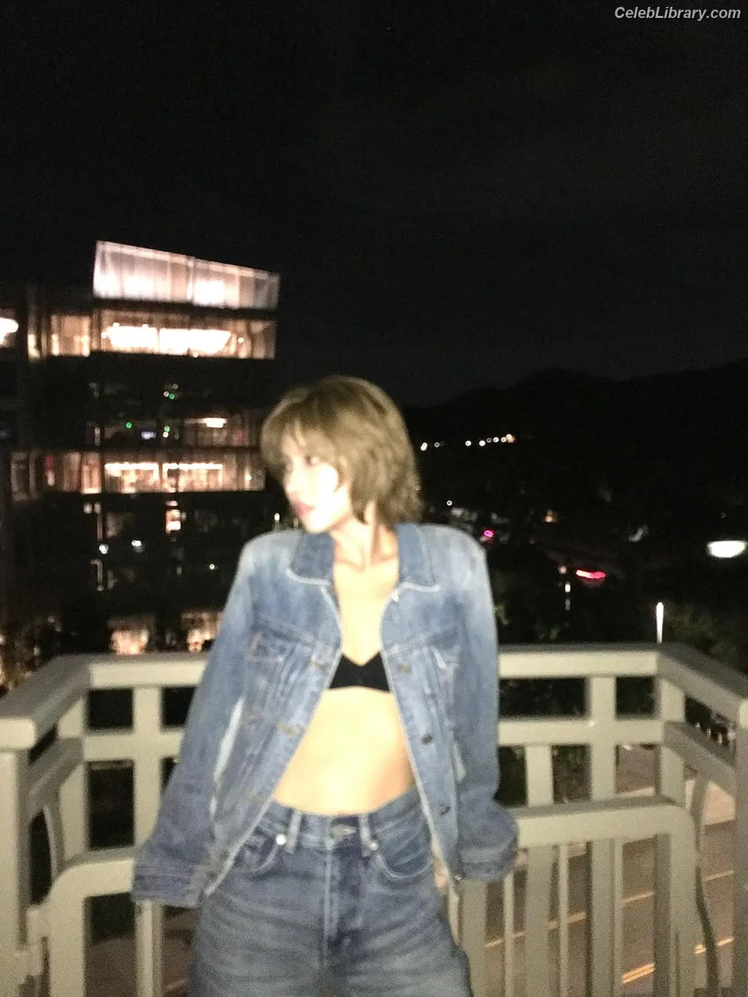 Soyeon  (G)I-IDLE photo 2 of 821