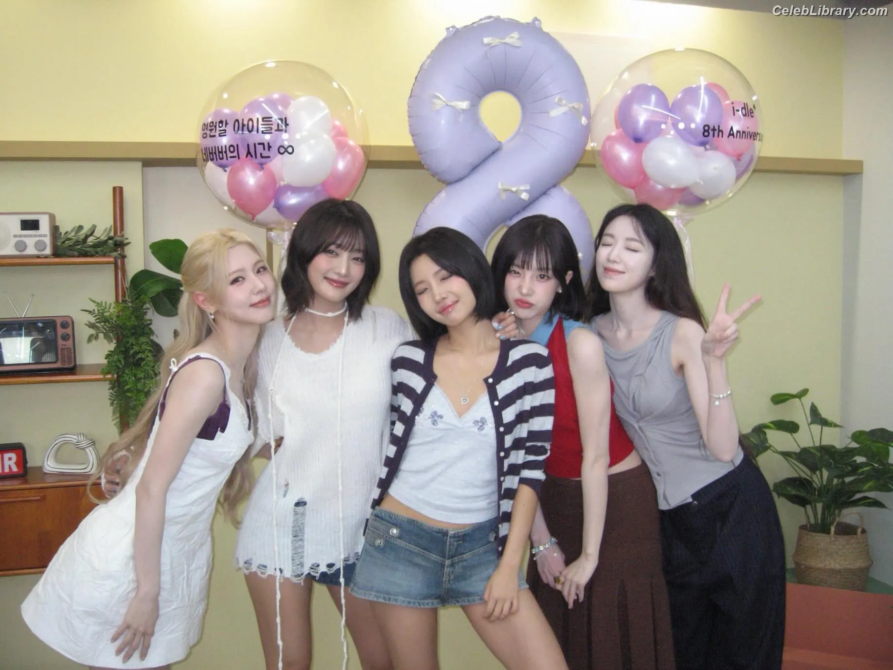 Soyeon  (G)I-IDLE photo 11 of 821