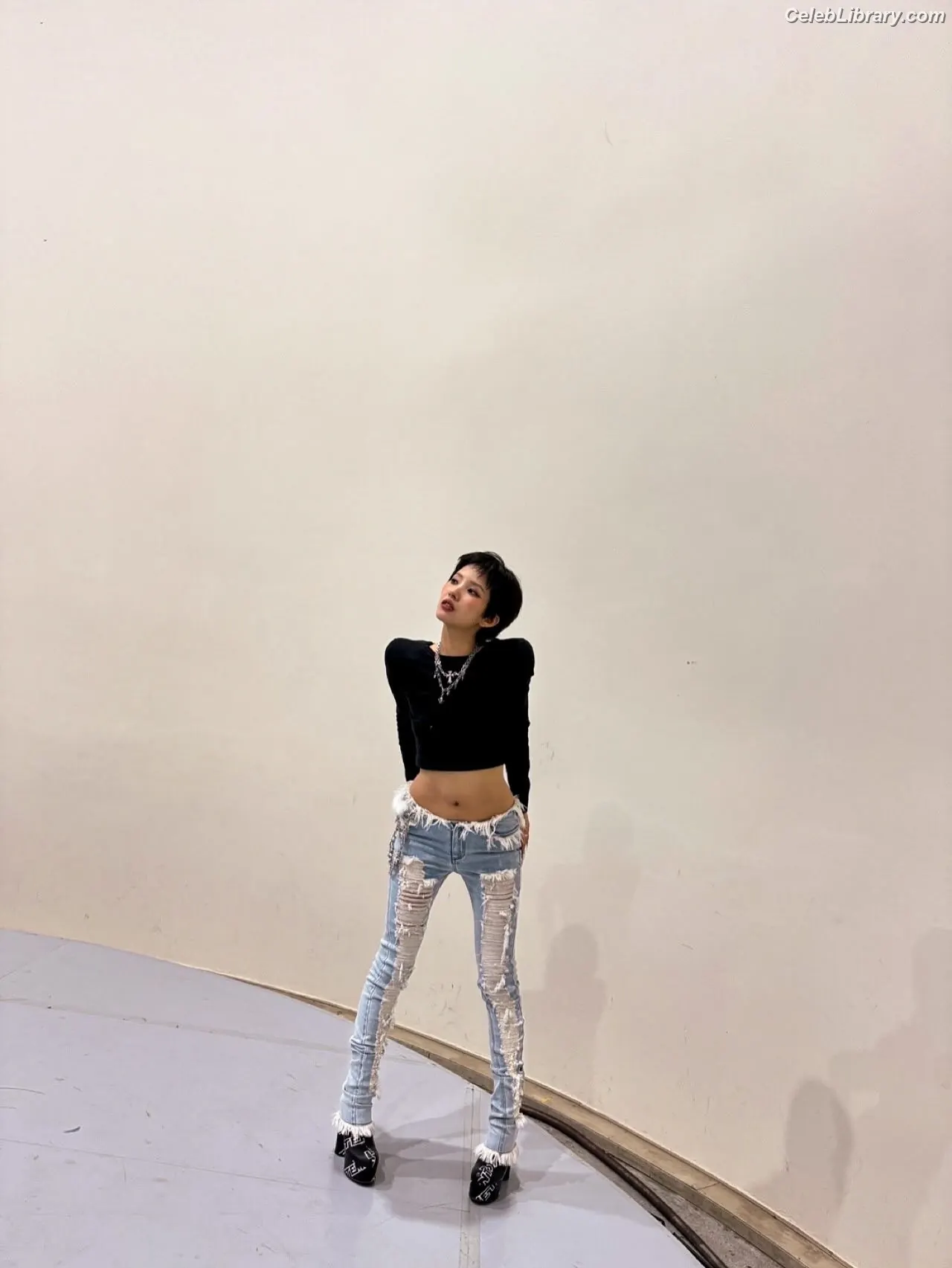 Soyeon  (G)I-IDLE photo 20 of 821