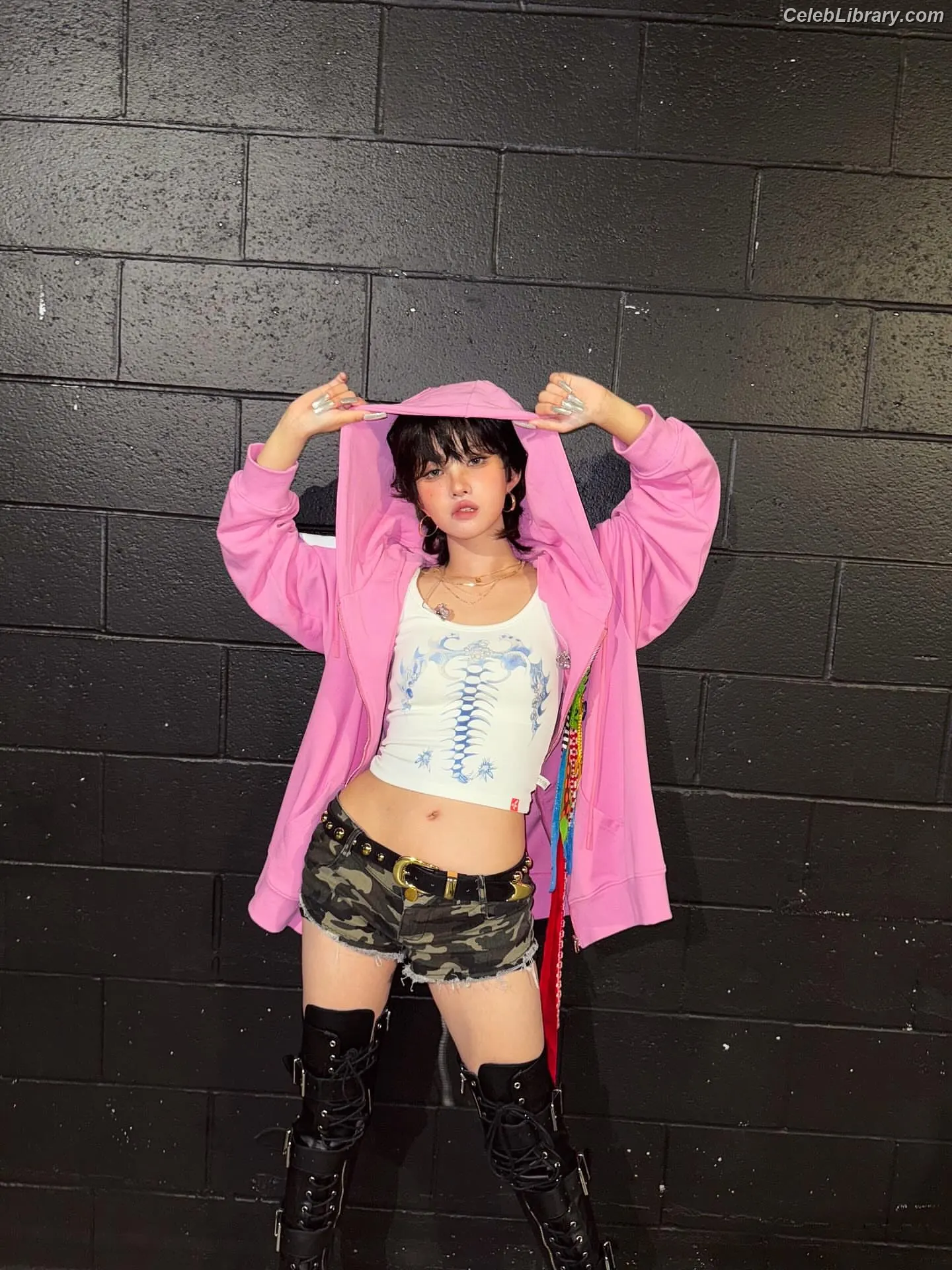 Soyeon  (G)I-IDLE photo 2 of 821