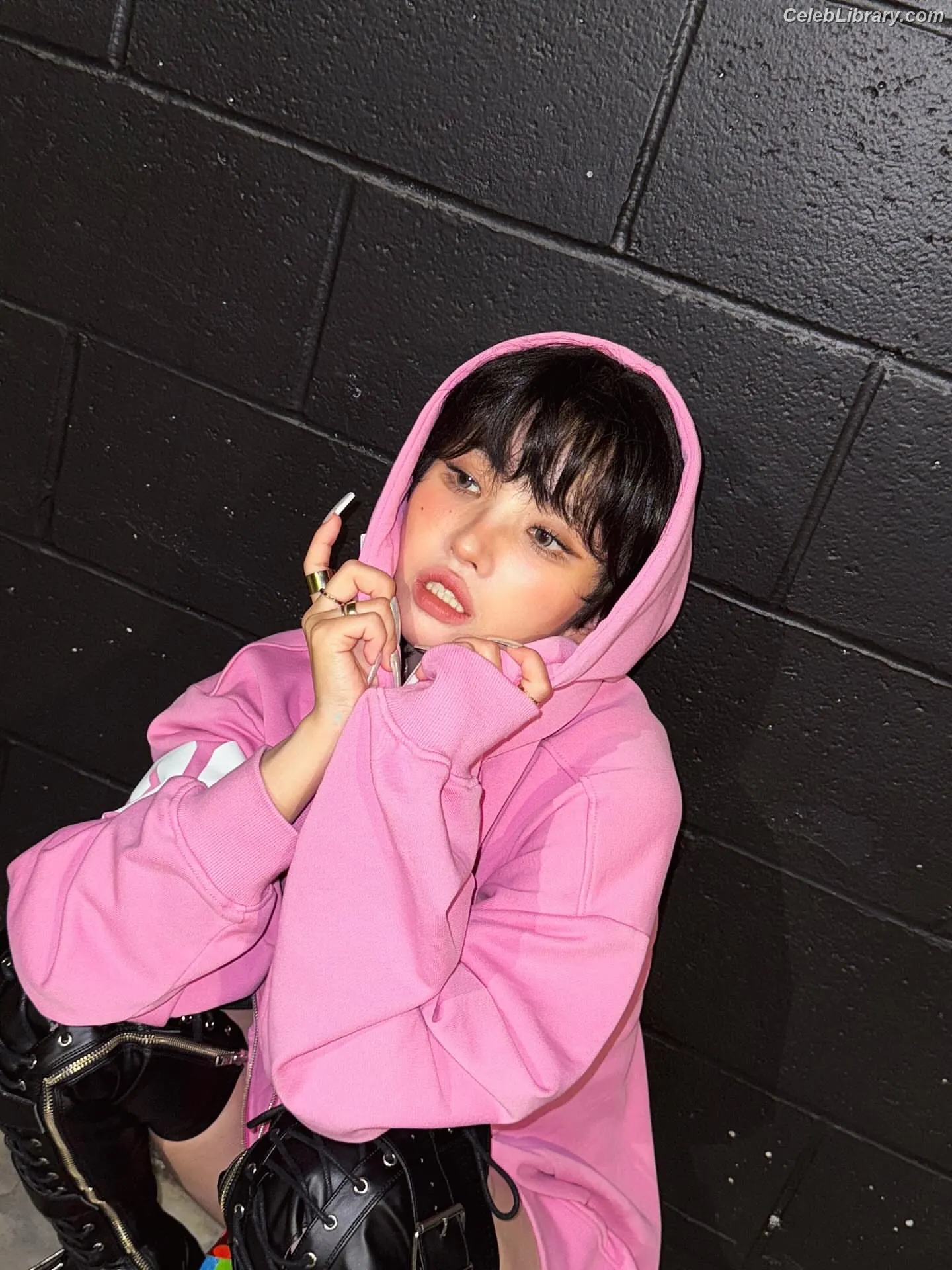 Soyeon  (G)I-IDLE photo 3 of 821