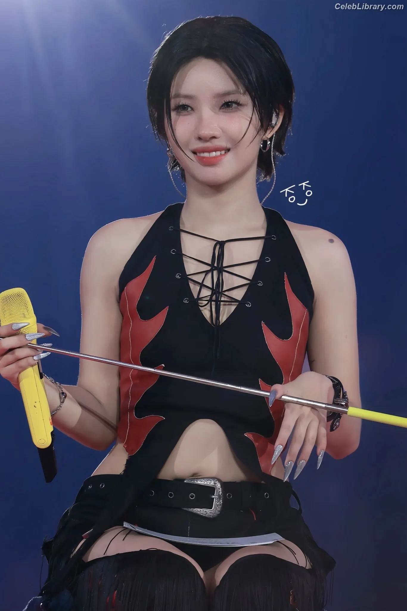 Soyeon  (G)I-IDLE photo 18 of 821